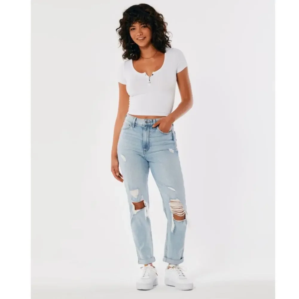 Hollister Ultra High-Rise Ripped Light Wash Mom‎ Jeans Size 3R